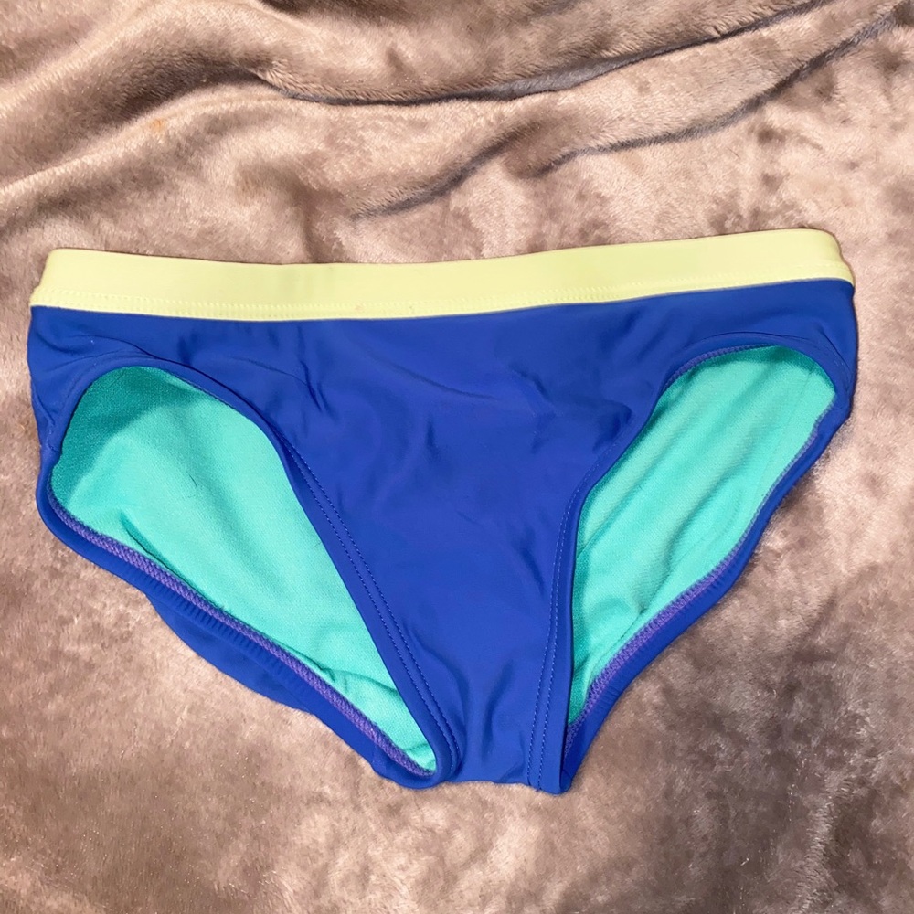 Cute Nike bathing suit - Picture 2 of 3